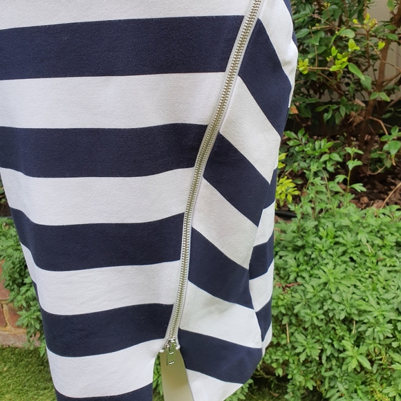 Witchery Navy and White Striped Zip Skirt Sz 10 - Picture 2 of 10